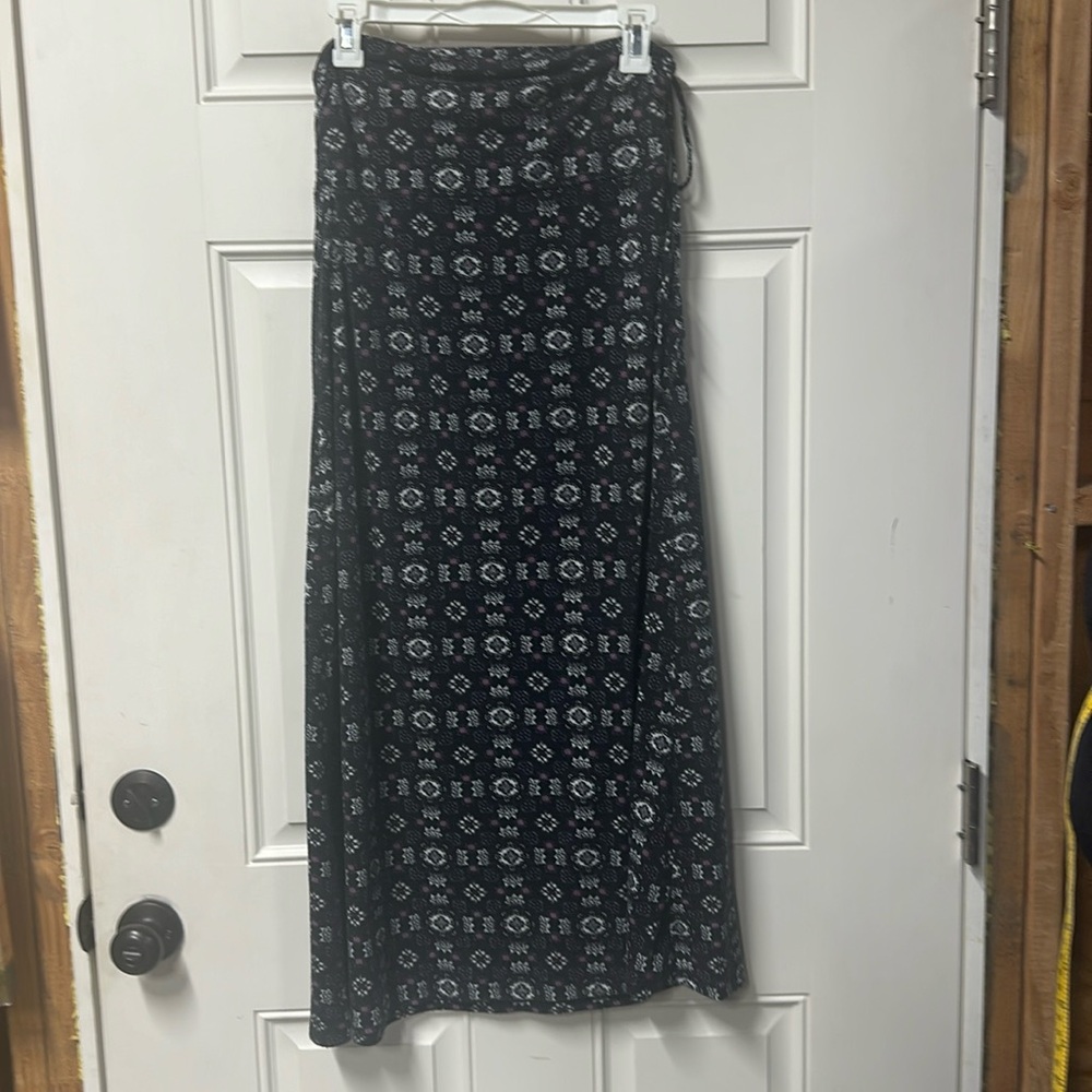 Large maxi black with pink and white pattern skirt